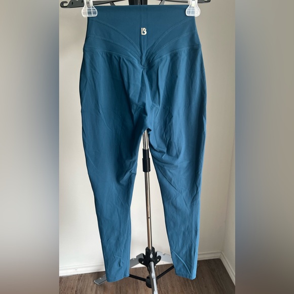 Buff Bunny Leggings - Picture 2 of 2